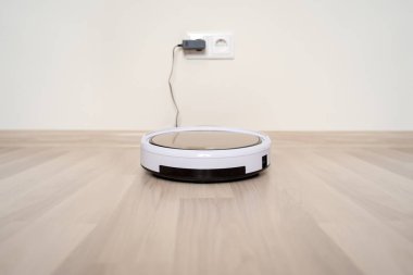 Robot elektrik süpürgesi şarj edildikten sonra.