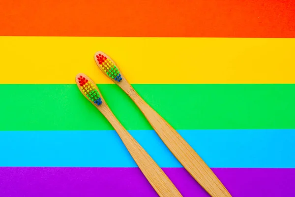 Imagen de dos cepillos de dientes situados en el centro . — Foto de Stock