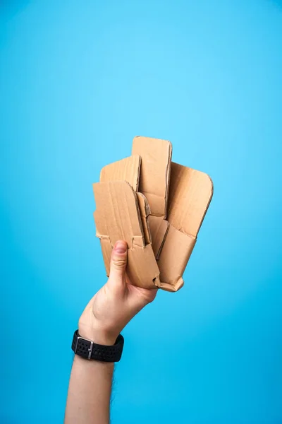 Hand with crumpled cardboard. — Stock Photo, Image