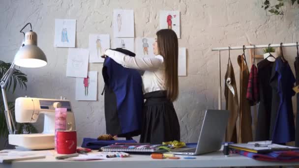 Clothing designer is working with measurements mannequins in the sewing studio. — Stock Video