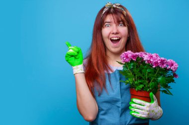 Krizantem işaret parmak ile kadın fotoğrafı