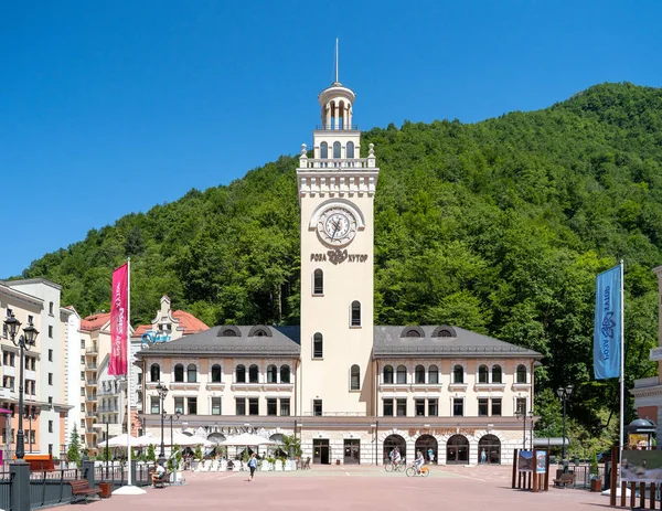 Russia, Sochi - July 4, 2019: Main square of Rosa khutor with town hall on summer. — Stock Photo, Image