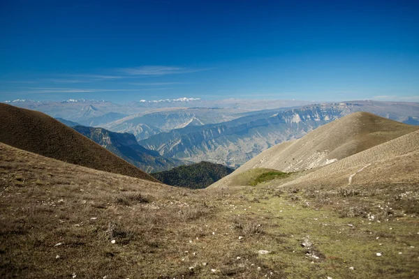 Obrázek horské krajiny, modrá čirá obloha — Stock fotografie