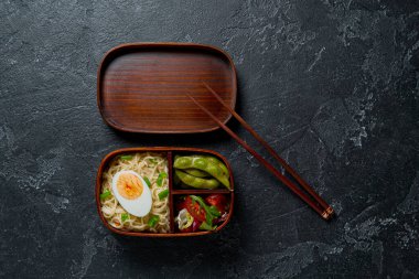 Japon öğle yemeği bento kutusu. Konsepti kaldır
