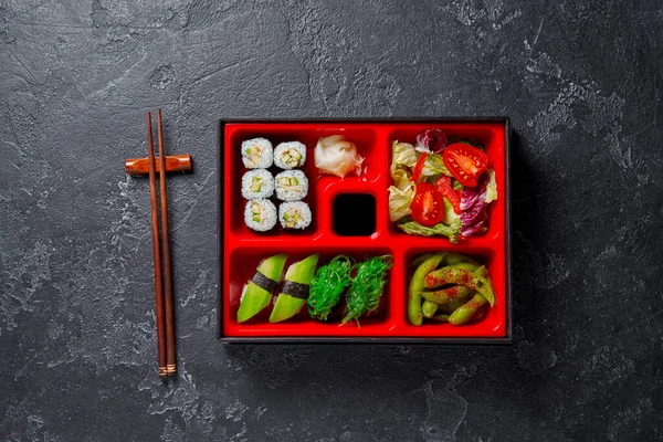 Japansk stil lunch bento box med olika vegetariska hälsosam mat — Stockfoto