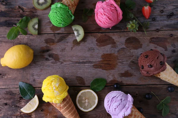 Variedad Conos Helado Sobre Mesa Madera — Foto de Stock