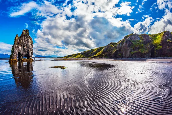 Famosa Roca Hvitserkur Forma Enorme Mamut Playa Del Mar Islandia — Foto de Stock