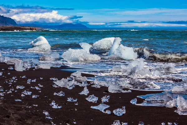 Pláž Černá Hnědá Písku Pokryté Ledem Střepy Island — Stock fotografie