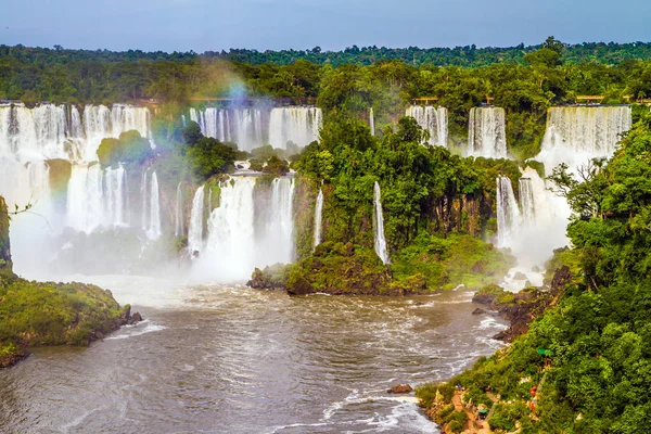 Iguazu Falls, Arjantin birkaç şelaleler.