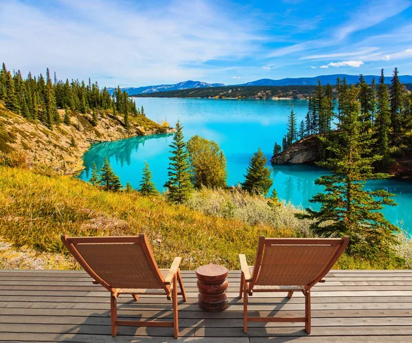Twee Comfortabele Houten Ligstoelen Bij Abraham Lake Canada — Stockfoto