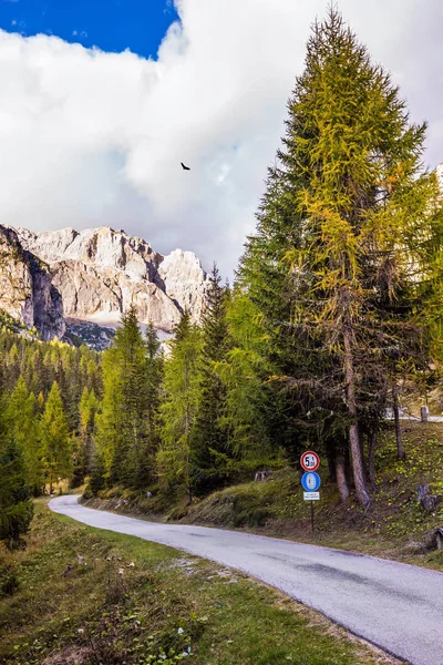 Poslední Slunečný Podzimní Den Průchod Faltzarego Dolomity Itálie — Stock fotografie