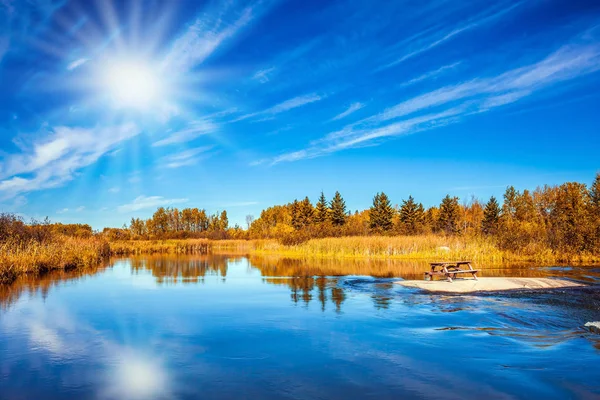 Nubes Cirros Reflejándose Río Winnipeg Old Pinawa Dam Park Canadá — Foto de Stock