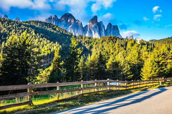 Magnifika Sågtandade Klippor Dolomiterna Tirol Italien — Stockfoto