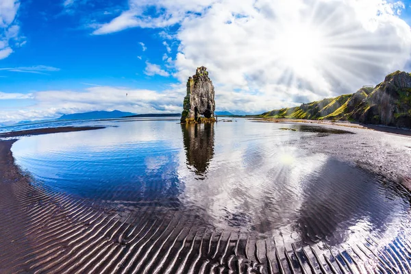 Rock Hvitserkur Forma Enorme Mamut Playa Del Mar Islandia — Foto de Stock