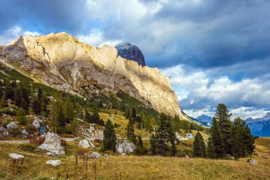 Sonbaharda, İtalya için Dolomites seyahat.