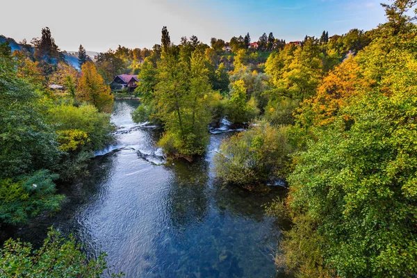 Erstaunlicher Park Oberhalb Der Wasserkanäle Des Flusses Korana Kroatien Slunj — Stockfoto
