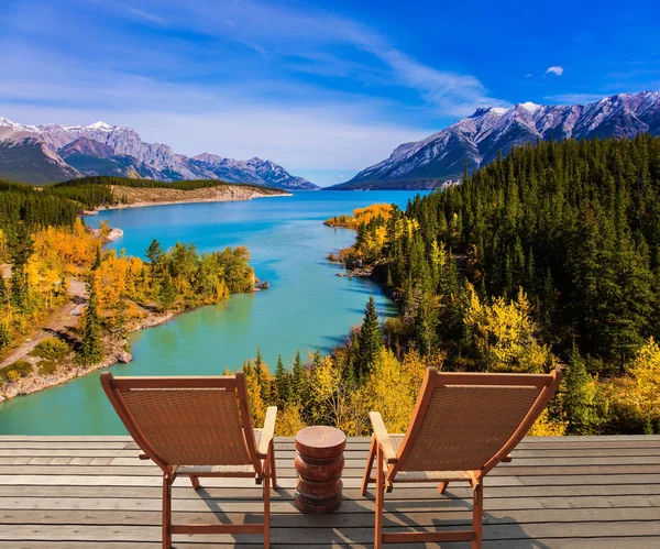 Dos Cómodas Tumbonas Madera Junto Lago Abraham Otoño Cálido Las — Foto de Stock