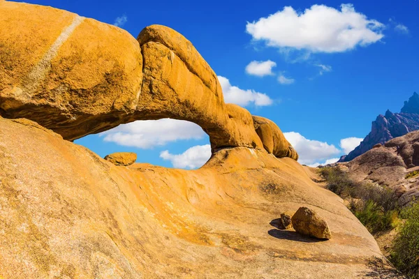 Arco Pedra Spitzkoppe Conceito Turismo Extremo Ecológico Grupo Natural Granitos — Fotografia de Stock