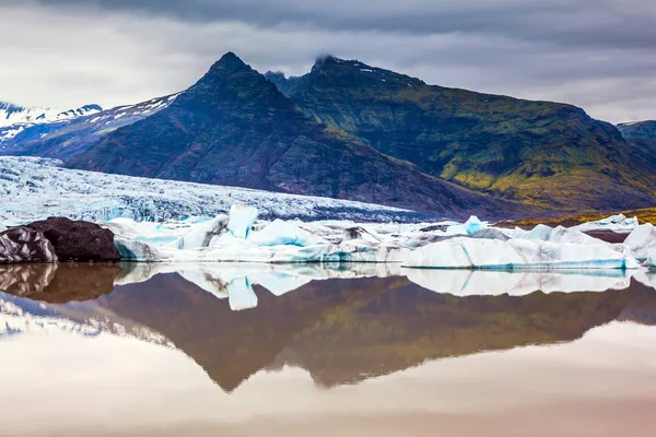 北の極端な観光の概念 アイスランド 夏夕日 Vatnajokull 最大の氷河 氷河は水氷ラグーンの手配を提供しています — ストック写真