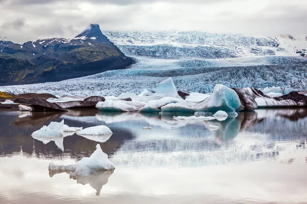 Smeltwater Van Gletsjer Vormen Een Meer Zonsondergang Ijsland Grootste Gletsjer — Stockfoto