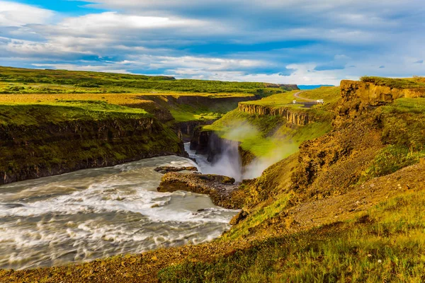 Malebná Pestrobarevná Tundra Slunečného Letního Dne Nejmalebnější Vodopád Islandu Gullfoss — Stock fotografie