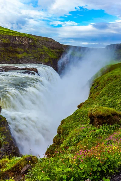 Cascada Más Pintoresca Islandia Gullfoss Niebla Agua Espuma Vuelan Sobre —  Fotos de Stock