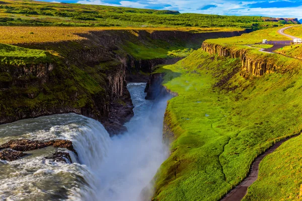 Grand Złoty Wodospad Rzece Hvitau Słoneczny Letni Dzień Ogromnych Mas — Zdjęcie stockowe