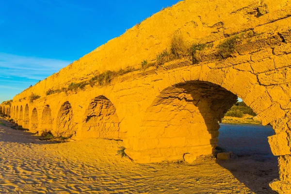 Akvedukten Byggdes Den Tidiga Bysantinska Perioden Fantastisk Solnedgång Medelhavskusten Caesarea — Stockfoto
