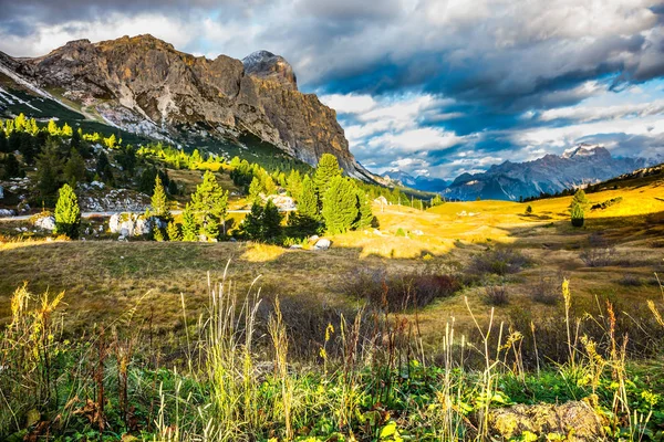 Travel Dolomites Pass Faltsarego Last Fine Days Autumn Concept Active — Stock Photo, Image