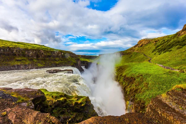 Espuma Agua Niebla Vuelan Sobre Las Caídas Islandia Gullfoss Golden —  Fotos de Stock