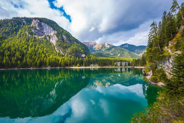 Concepto Senderismo Ecoturismo Tirol Del Sur Italia Magnífico Lago Lago — Foto de Stock