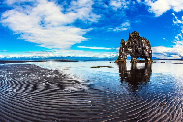 Famoso Hvitserkur Roca Basalto Forma Enorme Mamut Costa Norte Islandia — Foto de Stock