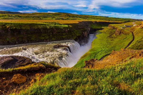 Gullfoss 金色瀑布 冰岛最风景如画 最受欢迎的瀑布 Hvitau 极端与 Phototourism 的概念 — 图库照片