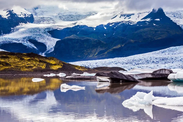 Zomer Ijsland Kolossale Gletsjer Vatnajokull Smelten Aan Randen Glijden Tot — Stockfoto
