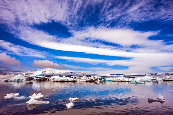 Gelo Luminoso Nuvens Cirrocumulus Lagoa Jokulsarlon Islândia — Fotografia de Stock