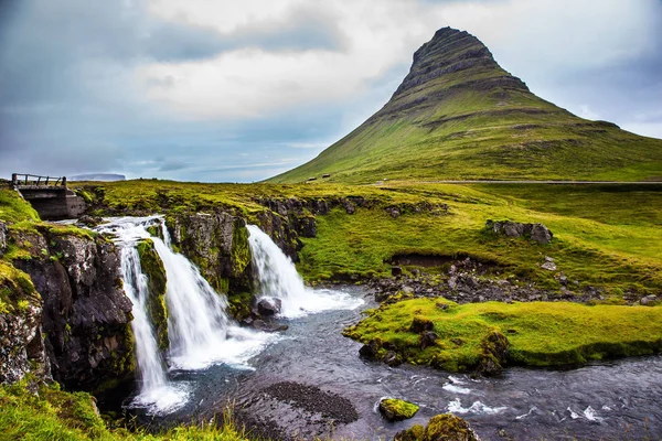 Most Famous Mountain Iceland Kirkjoufell Foot Mountain Cascading Waterfalls Kirkjoufellfoss — Stock Photo, Image