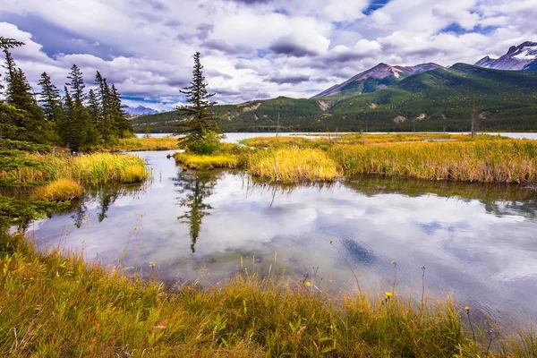 Prachtige Reis Door Rocky Mountains Van Canada Het Gladde Water — Stockfoto