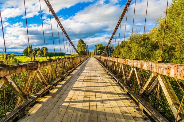 Podwieszany Most Drewniany Nowa Zelandia Wyspa Południowa Pojęcie Turystyki Aktywnej — Zdjęcie stockowe