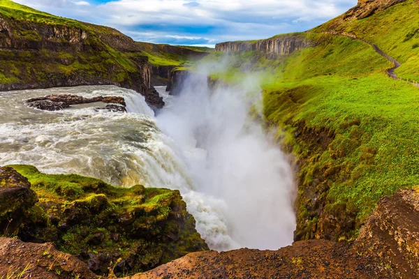 Vodní Mlha Pěna Letět Nahoru Nad Vodopády Nejmalebnější Vodopád Islandu — Stock fotografie
