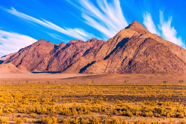 Concepto Turismo Extremo Exótico Puesta Sol Namibia Montañas Púrpuras Amarillas — Foto de Stock