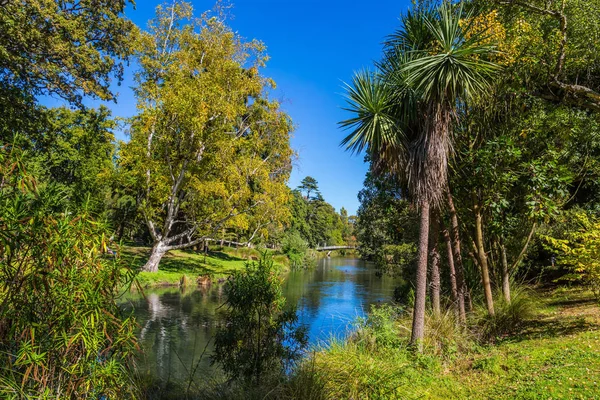 Pittoresco Parco Cittadino Stile Inglese Christchurch Fiume Calmo Tra Gli — Foto Stock