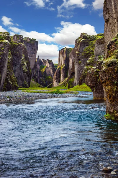 Canyon Contos Fadas Islandeses Lendas Fyadrarglyufur Falésias Íngremes Cobertas Musgo — Fotografia de Stock