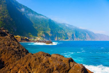  Cennet volkanik ada Madeira Atlantik Okyanusu. Son derece güzel sahil. Egzotik ve ekolojik turizm kavramı