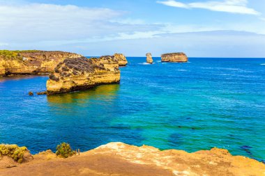  Egzotik, aktif ve fotoğraf-turizm kavramı. Pitoresk kıyı Adaları - kayalar çim fazla gelişmiş. Pacific Coast, Avustralya