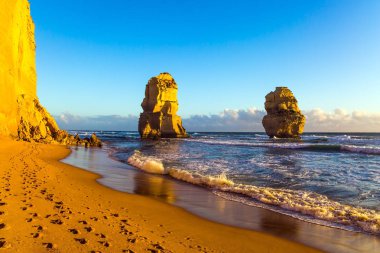 Dünyanın kenarına seyahat. Victoria Avustralya Eyaleti. Oniki Havariler - kalker kayalar okyanusun kıyısına yakın bir grup. Aktif ve ekolojik turizm kavramı