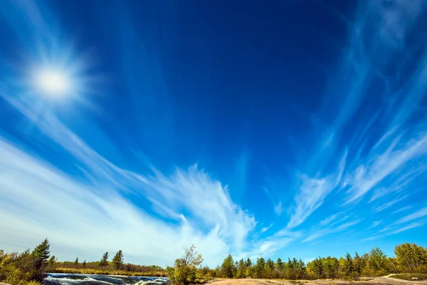 Concepto Turismo Ecológico Recreativo Verano Indio Manitoba Canadá Improbables Nubes — Foto de Stock