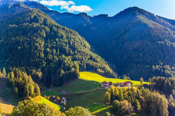 Mountain Valley Dolomites South Tyrol Picturesque Farms Red Roofs Built — Stock Photo, Image