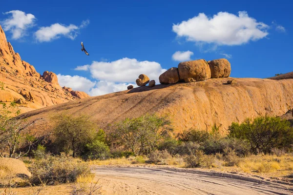 Rocas Aves Desierto Spitskoppe Viajar África Concepto Turismo Activo Extremo — Foto de Stock