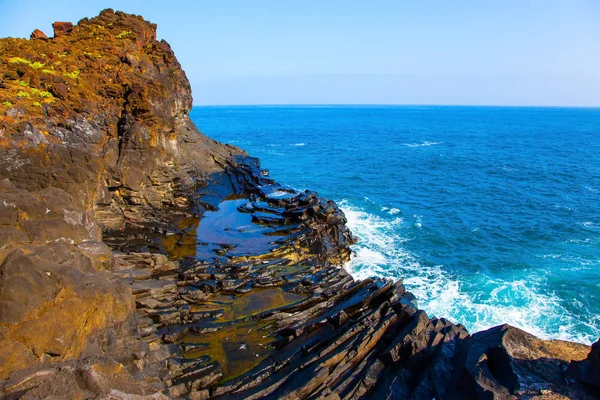 Baía Pequena Com Água Azul Ilha Vulcânica Madeira Grutas Rochas — Fotografia de Stock