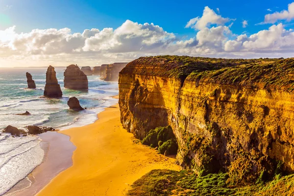 Rocks Twelve Apostles Sunset Powerful Pacific Surf Breaks Shore Grandiose — Stock Photo, Image